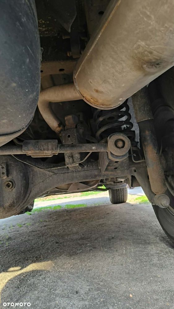 Nissan Pathfinder 3.5 V6 - 12