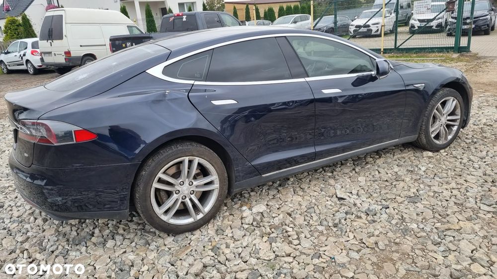 Tesla Model S 85 - 10