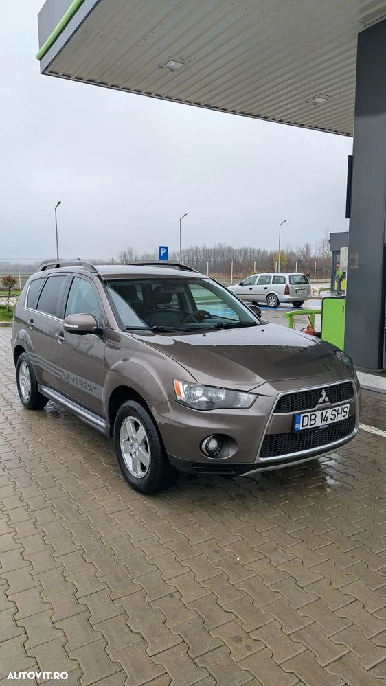 Mitsubishi Outlander - 3
