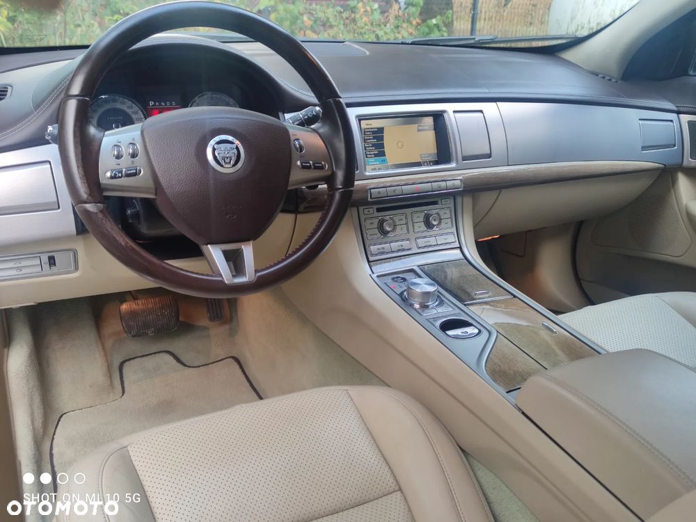 Jaguar XF 3.0 V6 D Luxury - 23
