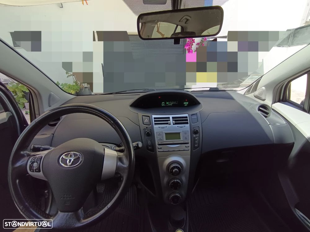 Toyota Yaris 1.4 D-4D AC Manual - 11