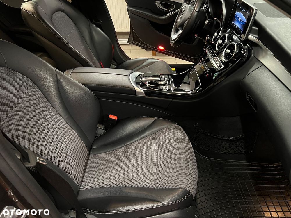 Mercedes-Benz Klasa C 180 9G-TRONIC - 23