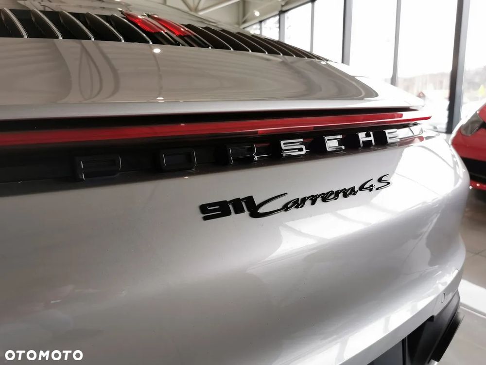 Porsche 911 Carrera 4S - 9