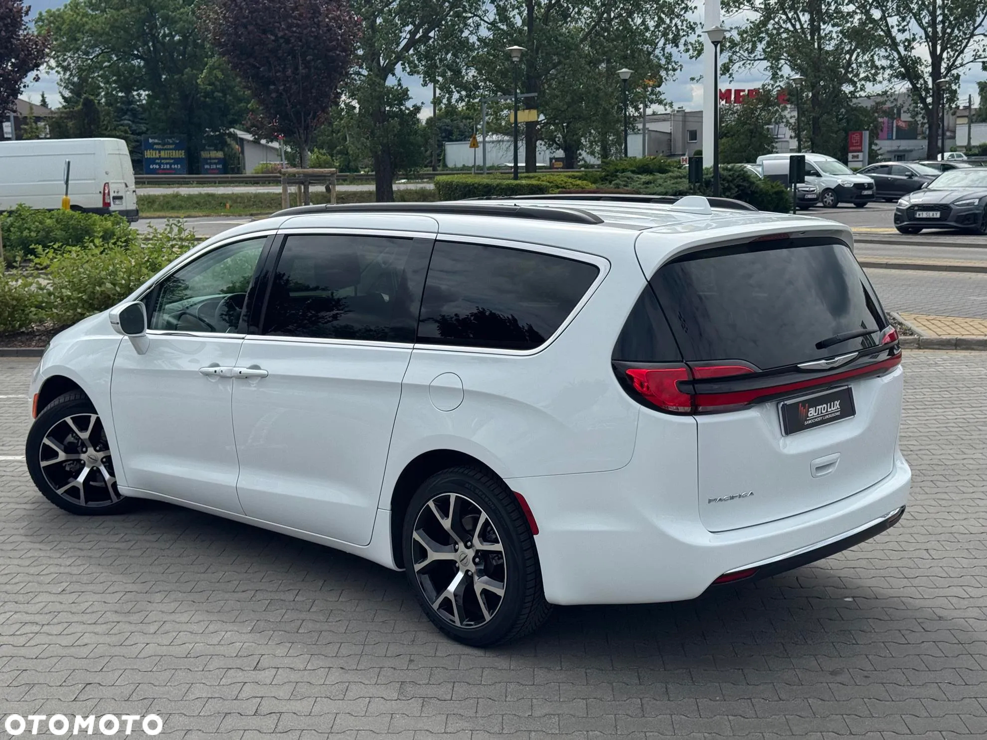 Chrysler Pacifica - 4