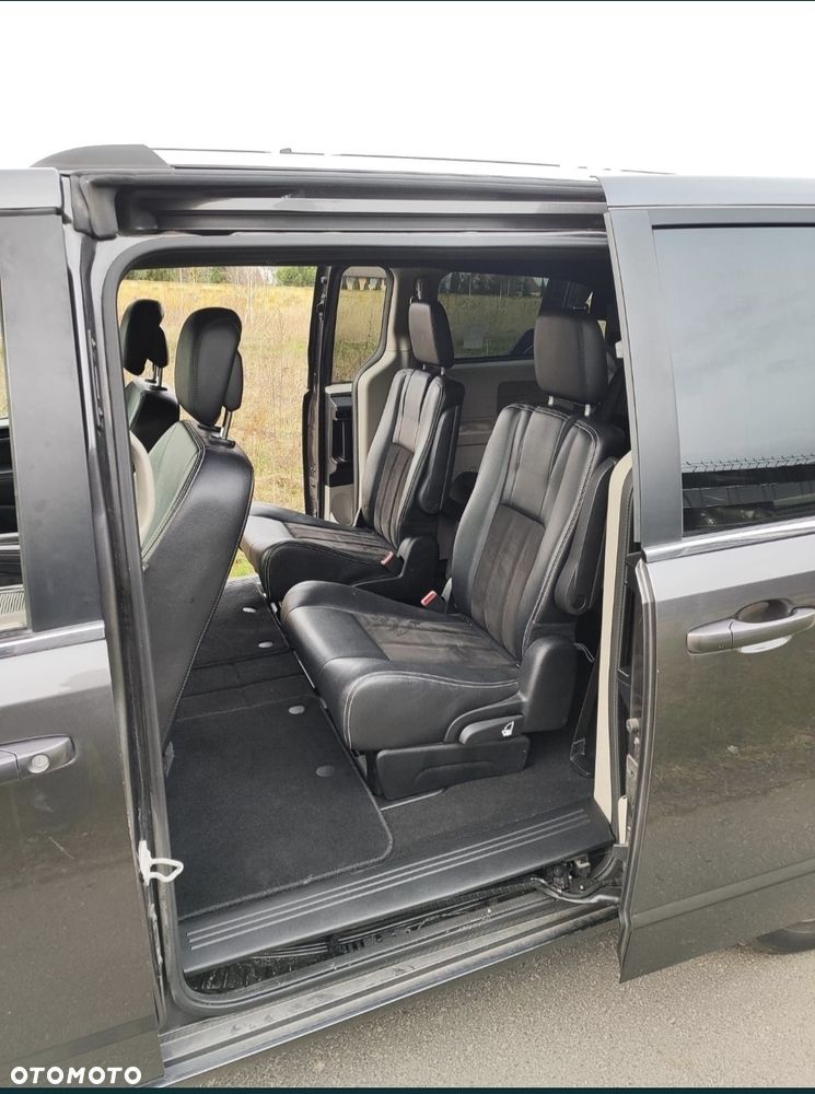 Dodge Grand Caravan - 8