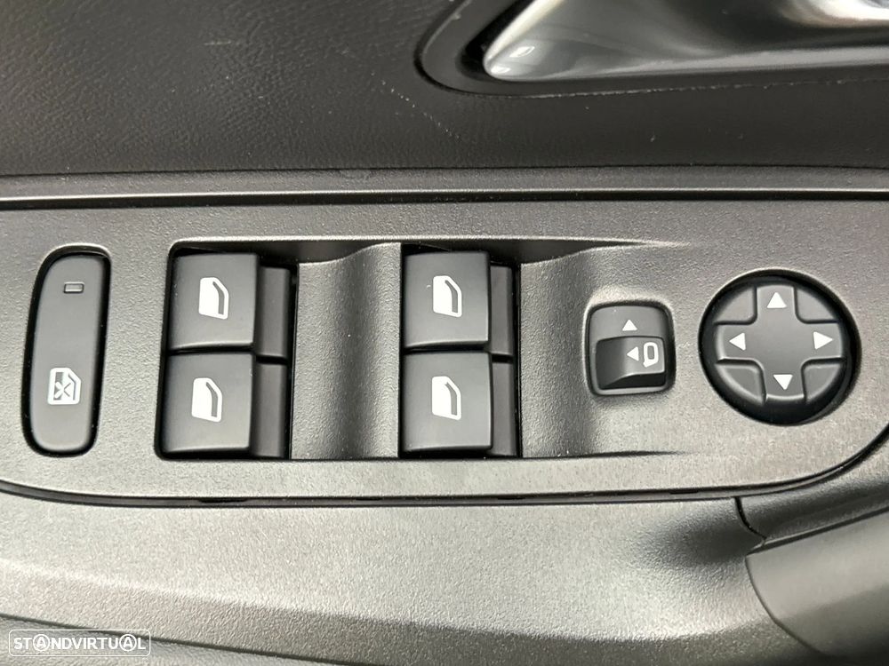 Peugeot 2008 1.5 BlueHDi Allure EAT8 - 12