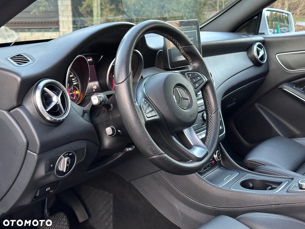 Mercedes-Benz CLA 250 4Matic 7G-DCT Urban - 18