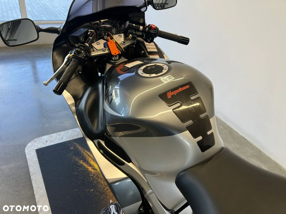 Suzuki GSX - 17