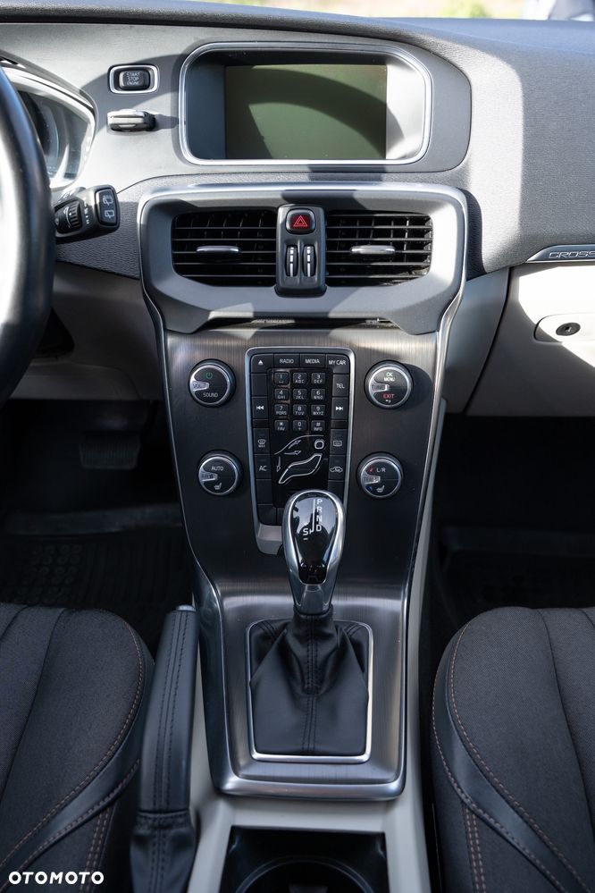 Volvo V40 D4 Geartronic Momentum - 16