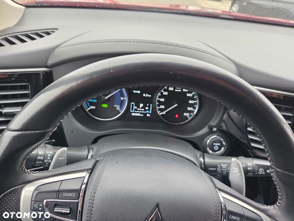 Mitsubishi Outlander - 31