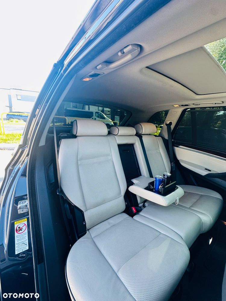 BMW X5 4.8i - 15