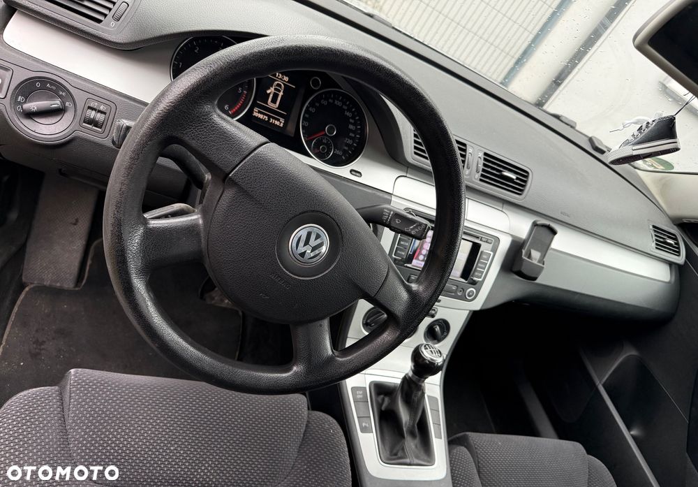 Volkswagen Passat 2.0 TDI Comfortline - 16