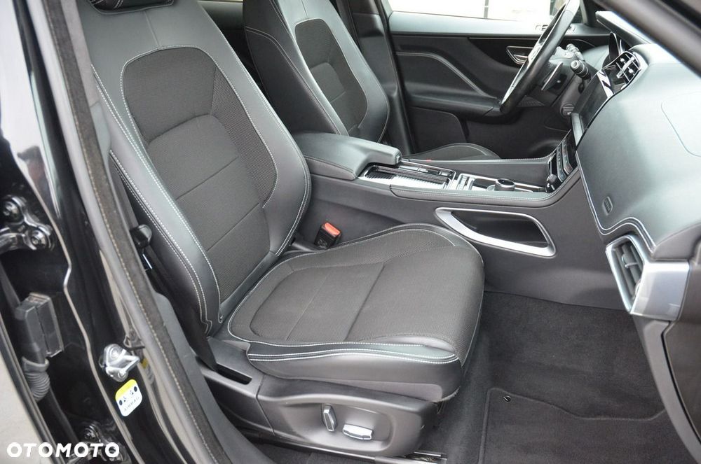 Jaguar F-Pace 2.0 i4P AWD R-Sport - 31