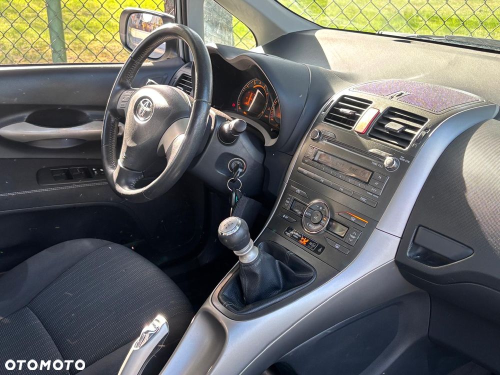 Toyota Auris 1.33 VVT-i Premium + - 36