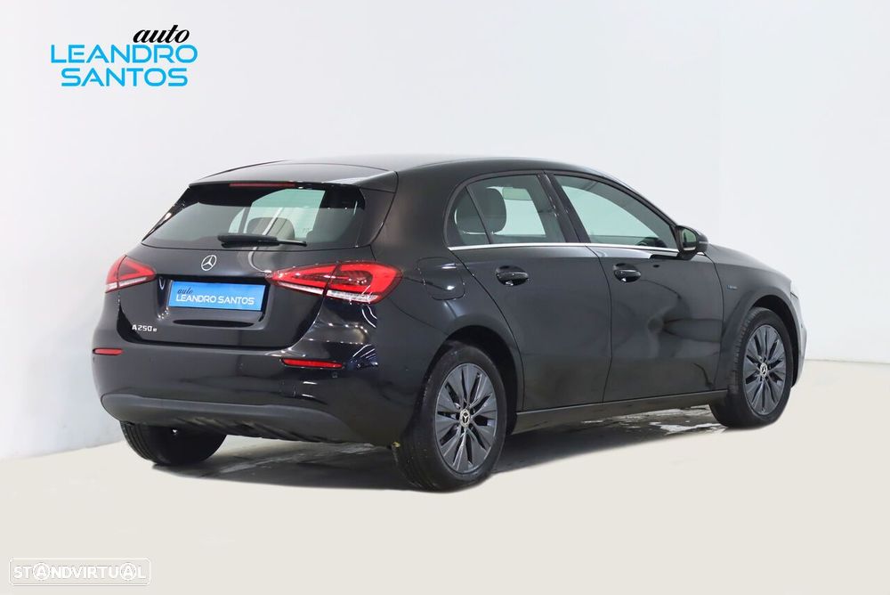 Mercedes-Benz A 250 e Style Plus - 3