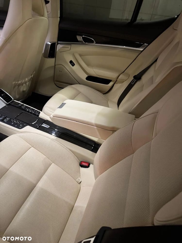 Porsche Panamera 4S - 11