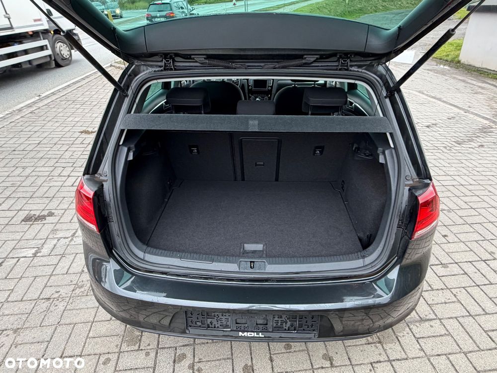 Volkswagen Golf - 24