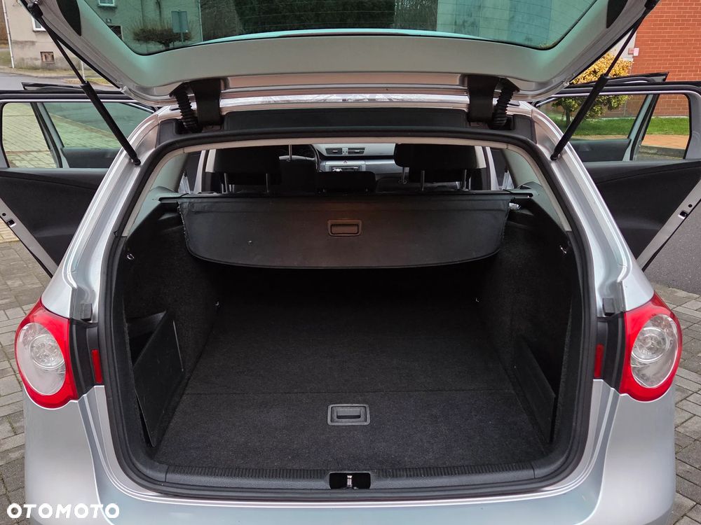 Volkswagen Passat 2.0 TDI DPF DSG Trendline - 39