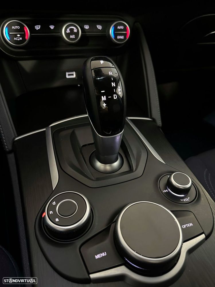 Alfa Romeo Stelvio 2.2 D AT8 - 24