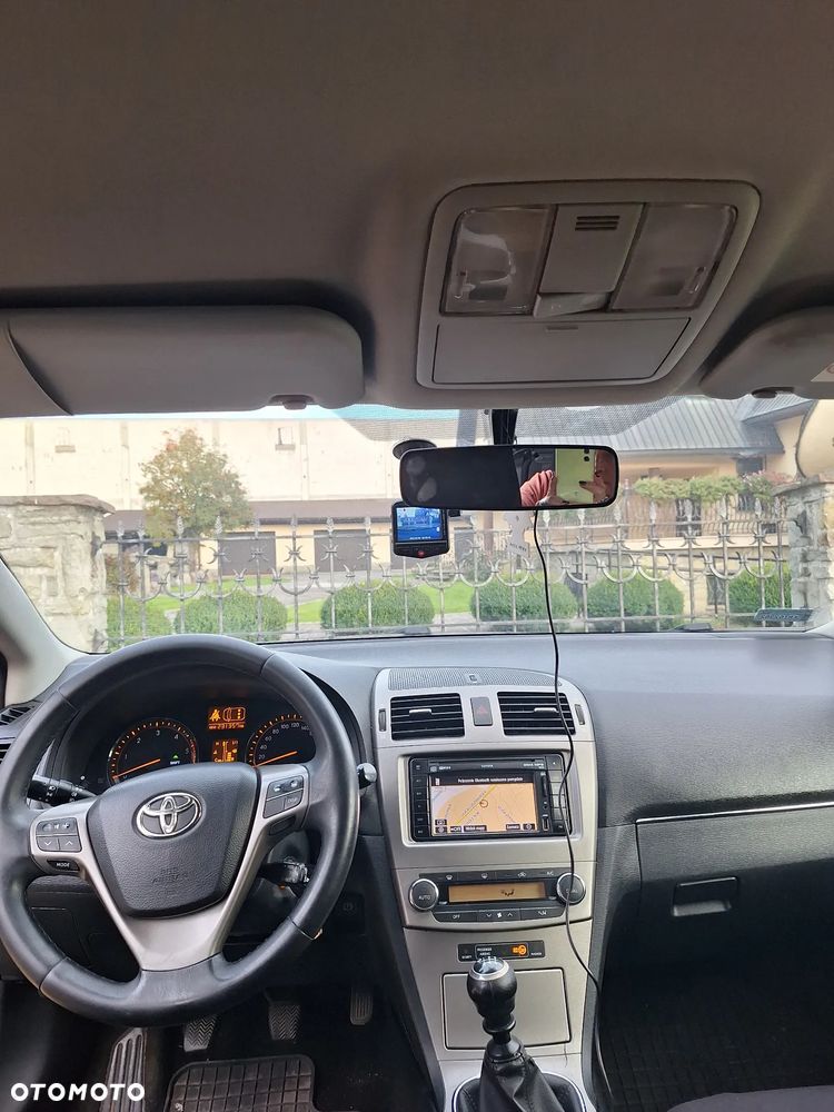 Toyota Avensis - 11