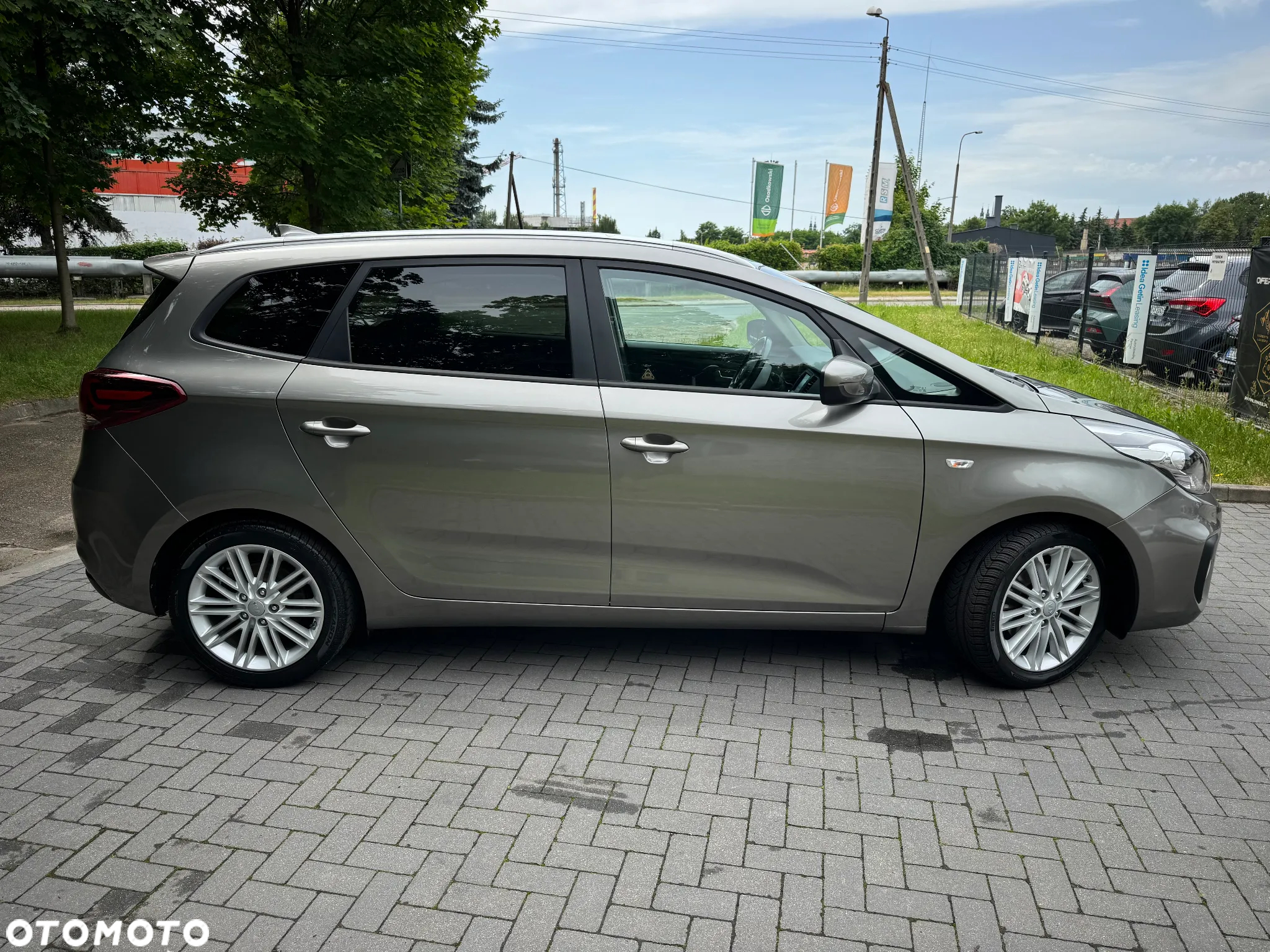 Kia Carens 1.7 CRDi 141 Dream-Team Edition - 9