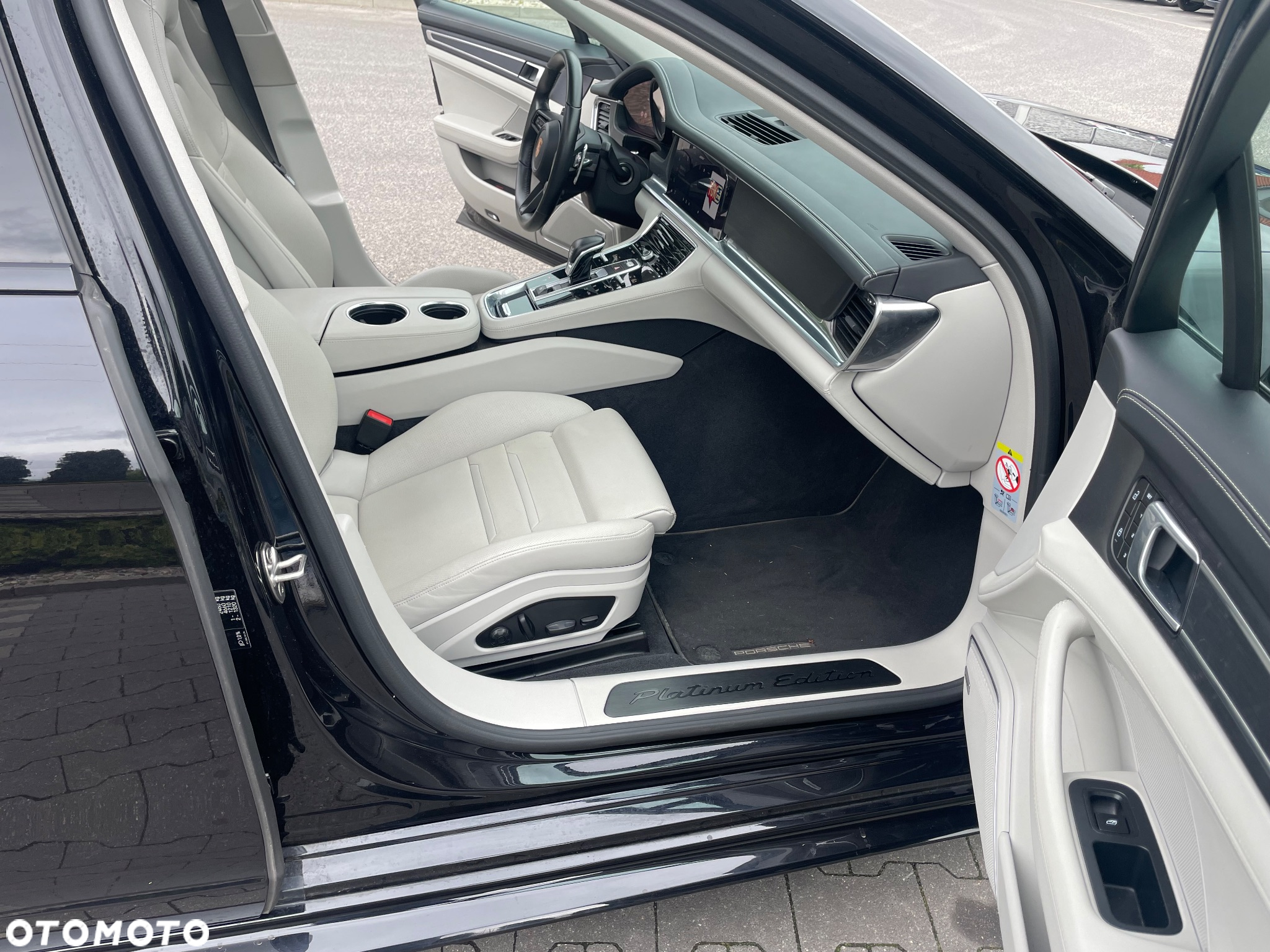 Porsche Panamera 4 Platinum Edition - 11