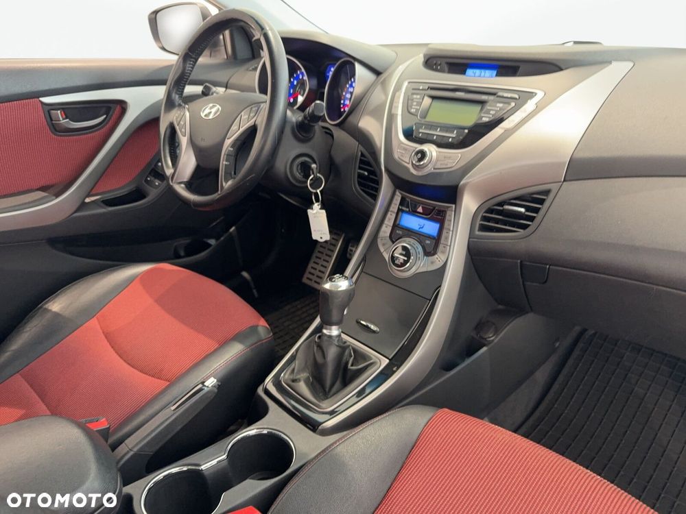 Hyundai Elantra 1.6 Classic + - 16