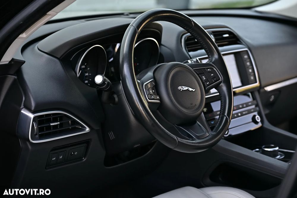 Jaguar F-Pace 20d AWD R-Sport - 20