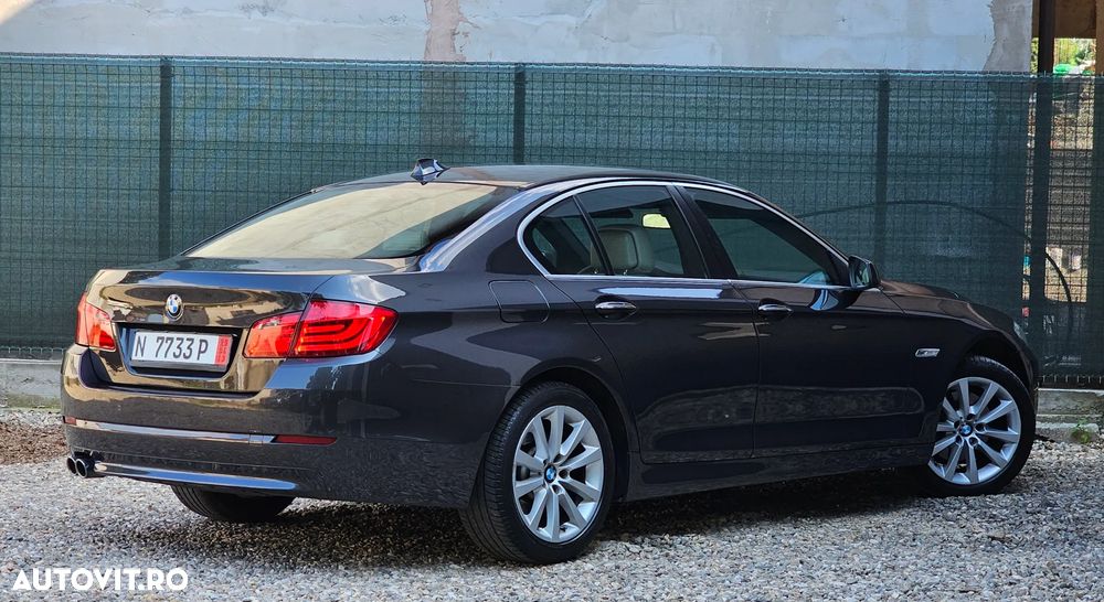 BMW Seria 5 520d Sport-Aut. - 4