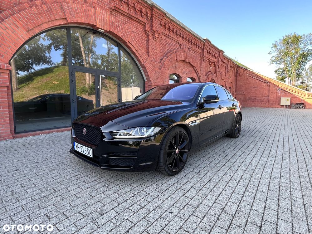 Jaguar XE 25t Prestige - 3