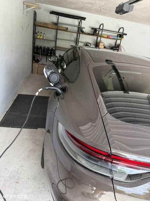 Porsche Panamera 4 E-Hybrid - 11