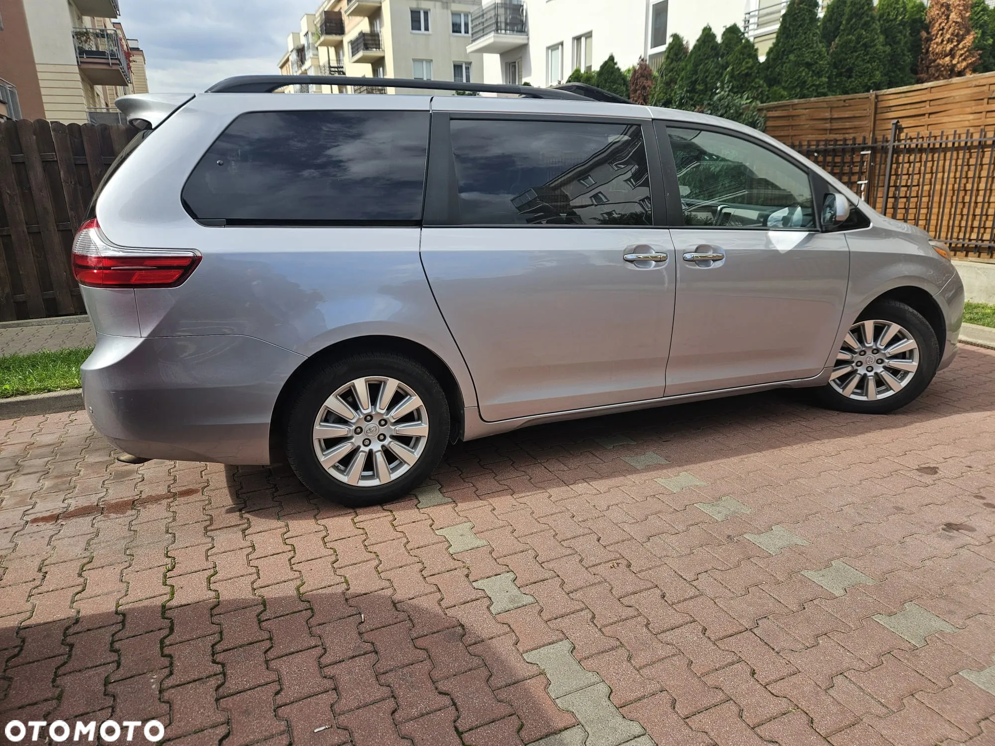 Toyota Sienna 3.5 V6 XLE AWD - 3