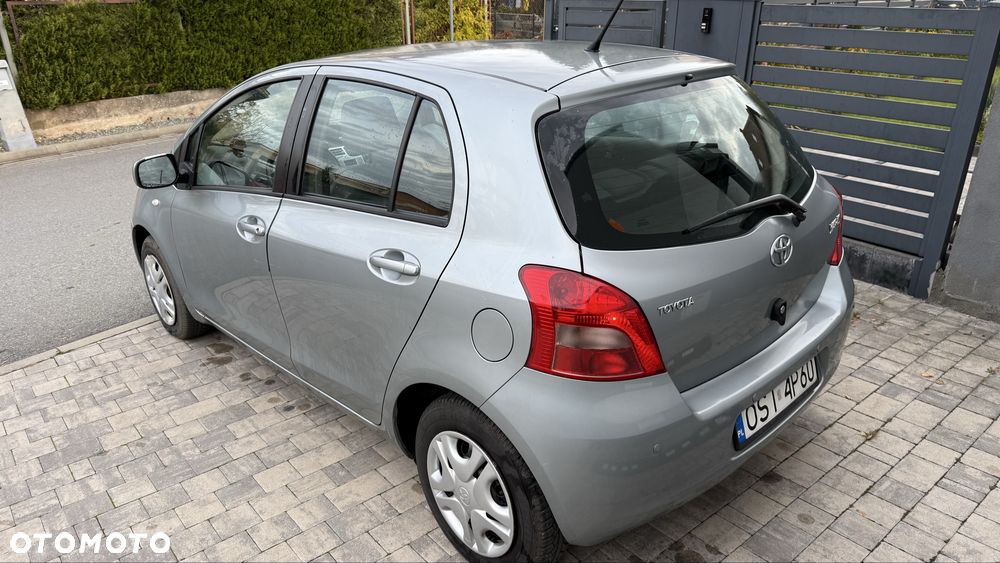 Toyota Yaris - 4