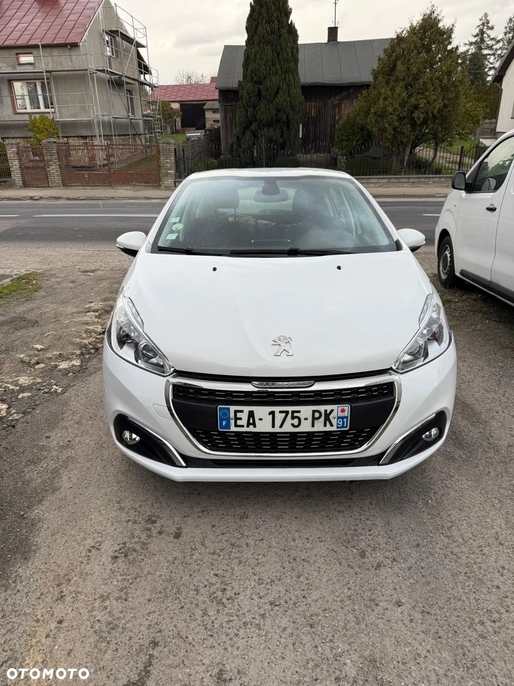 Peugeot 208 - 8