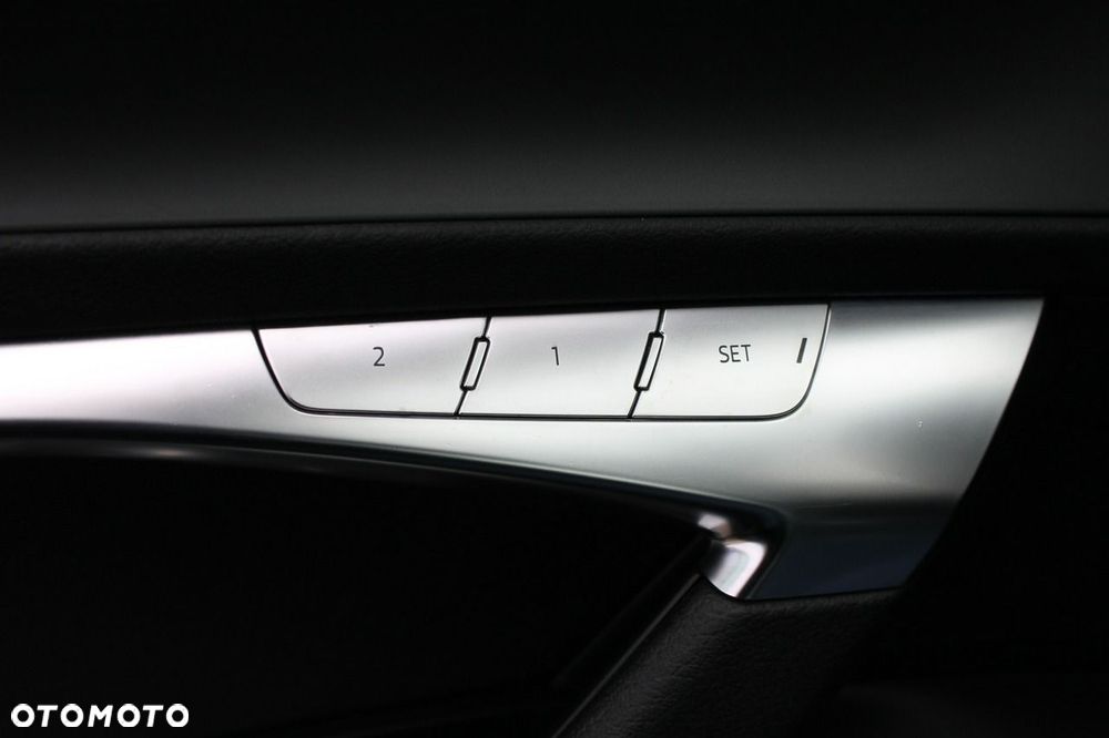 Audi A6 Avant 40 TDI quattro S tronic - 16