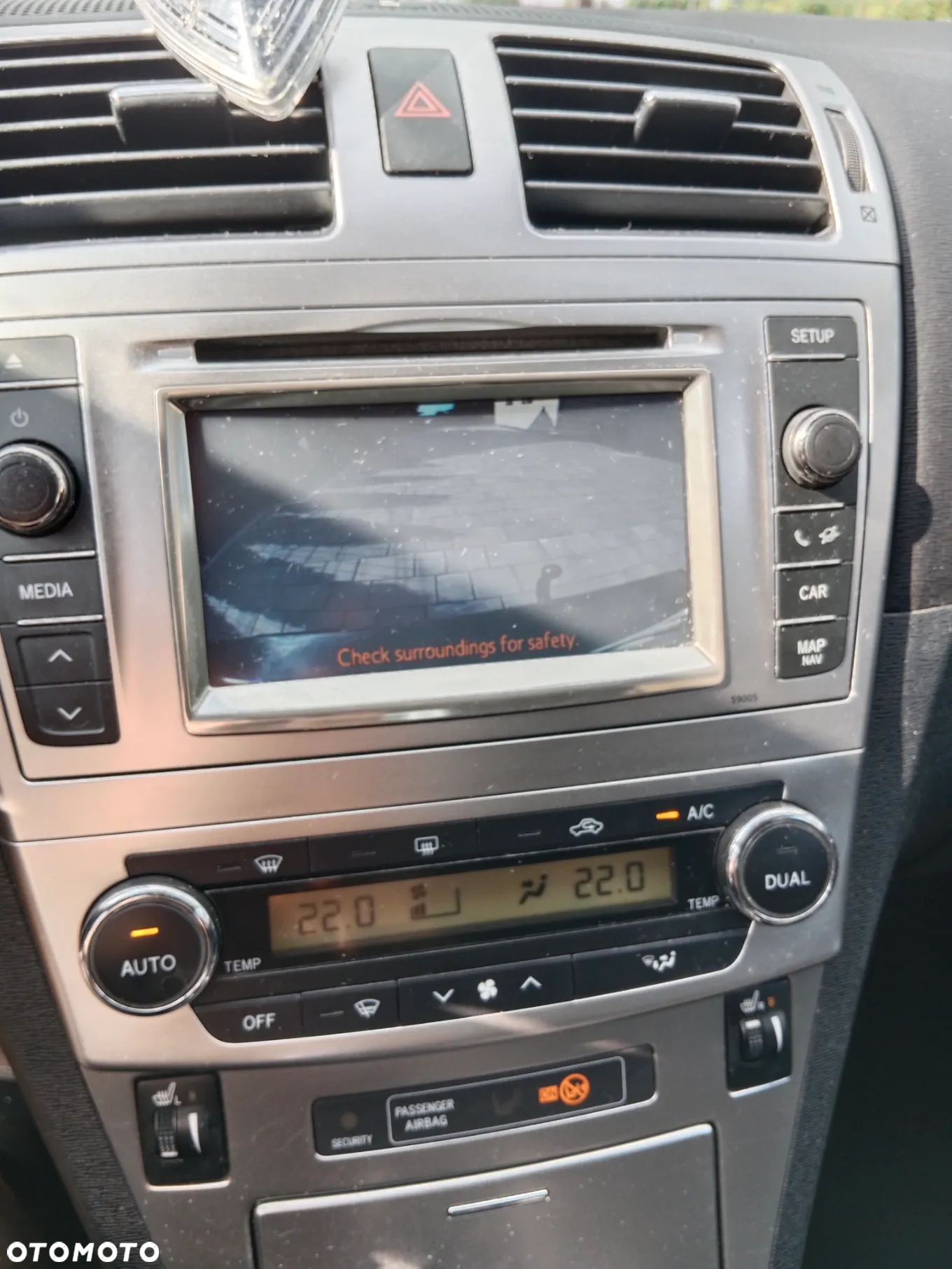 Toyota Avensis 1.8 Premium - 16