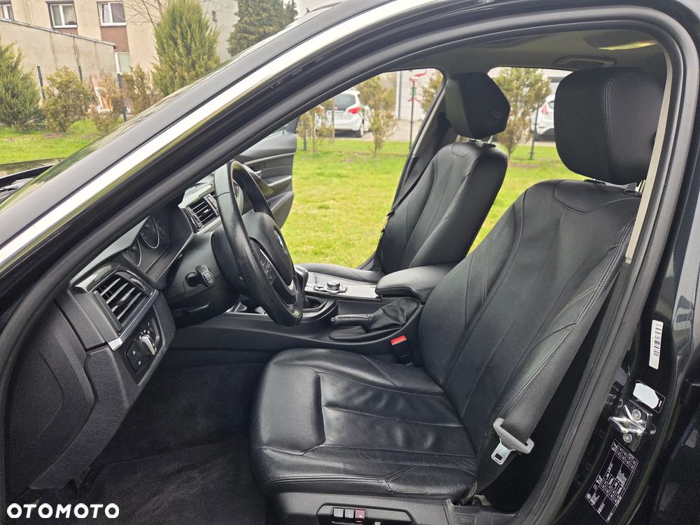 BMW Seria 3 320d Blue Performance Luxury Line - 28