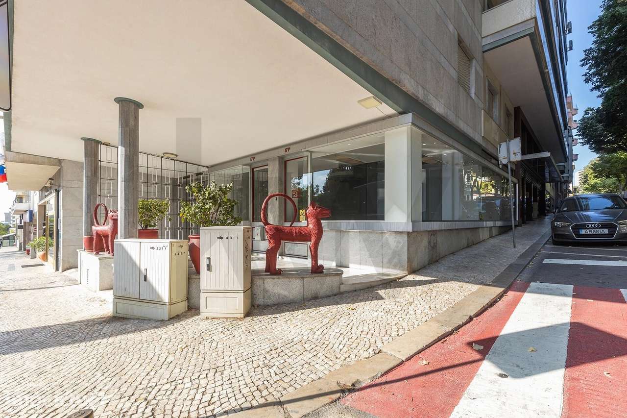 Rua Castilho - Loja de esquina com 326 m2 em Zona Prime de Lisboa para - Grande imagem: 3/30