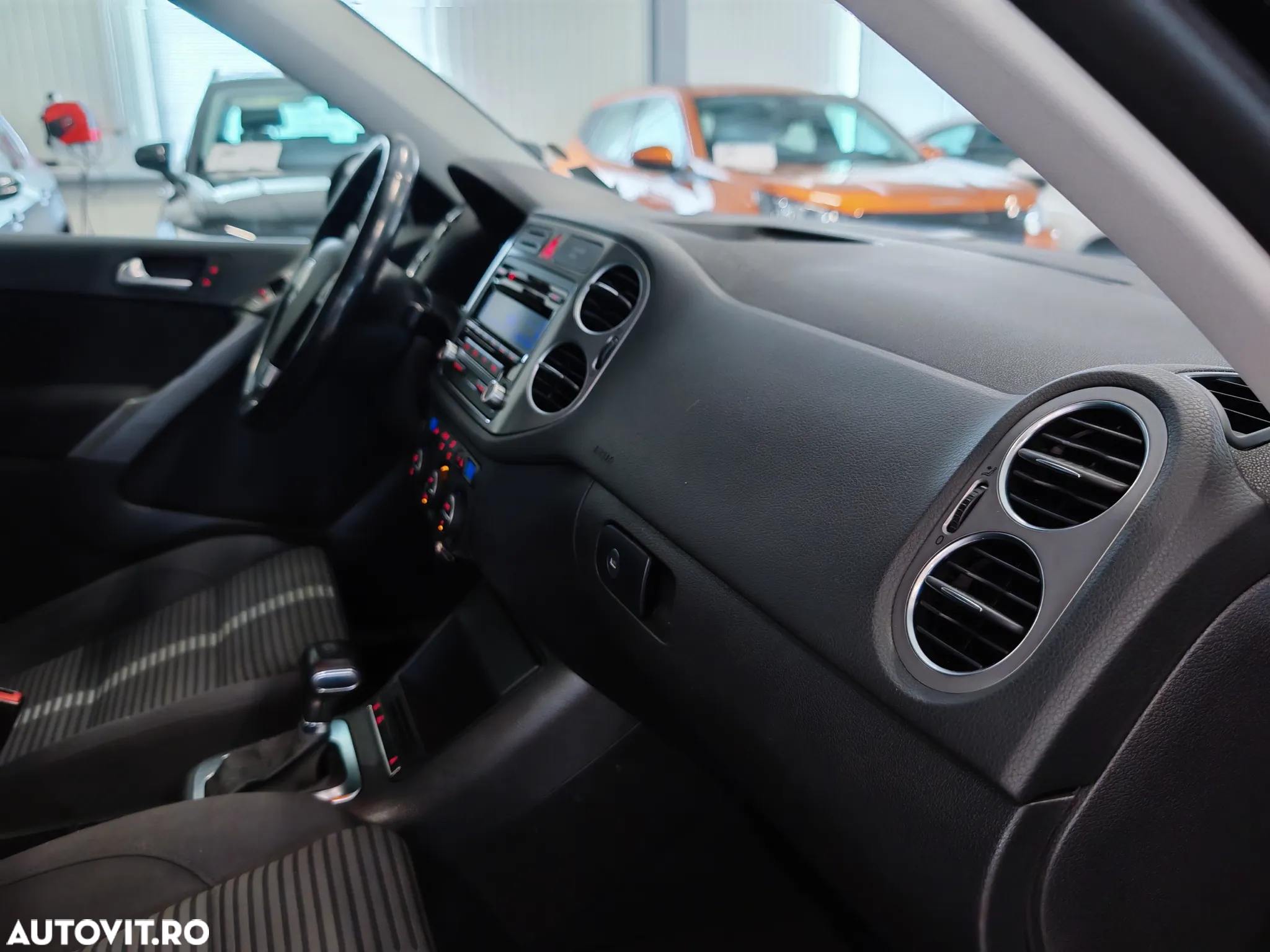 Volkswagen Tiguan 2.0 TDI 4Motion DSG Sport & Style - 16