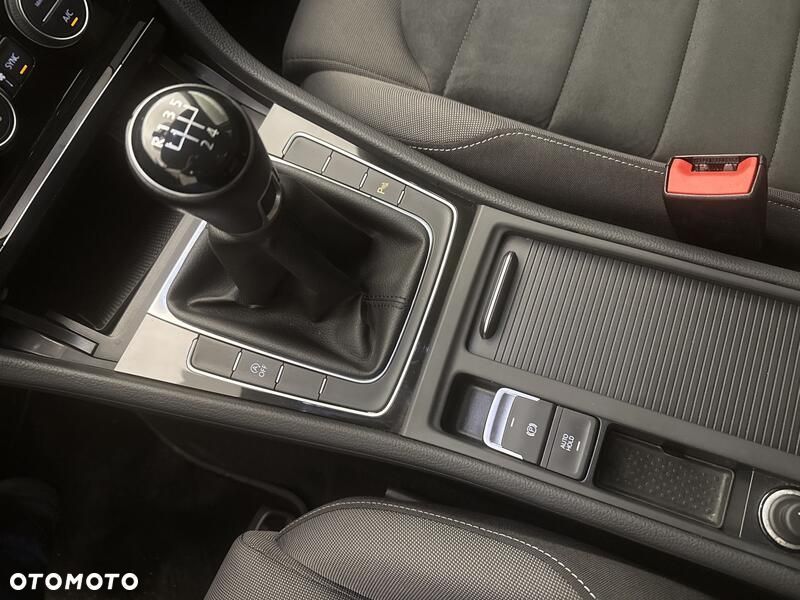 Volkswagen Golf - 18