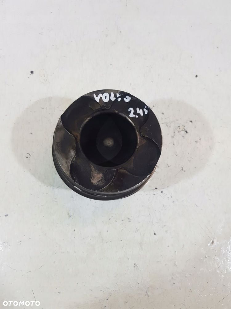 tłok 81l123 volvo v70 xc60 xc70 s60 s80 2.4d d5244t12 - 2