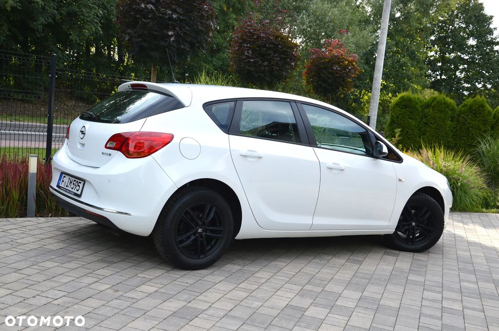 Opel Astra 1.4 ecoFLEX Cosmo - 4