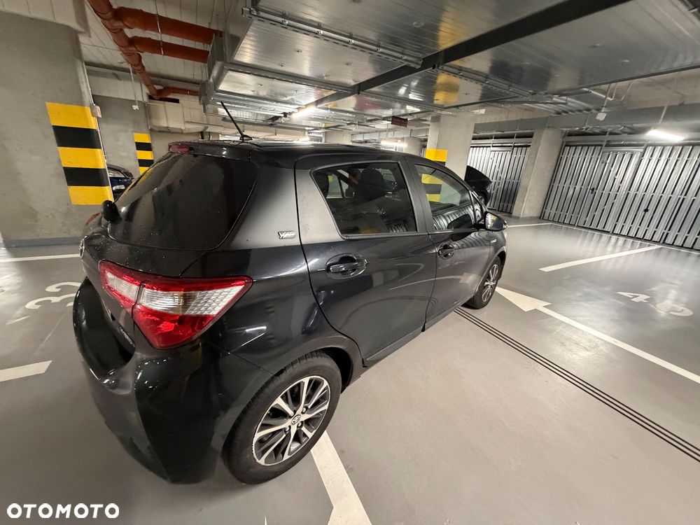 Toyota Yaris Hybrid 100 Premium - 9