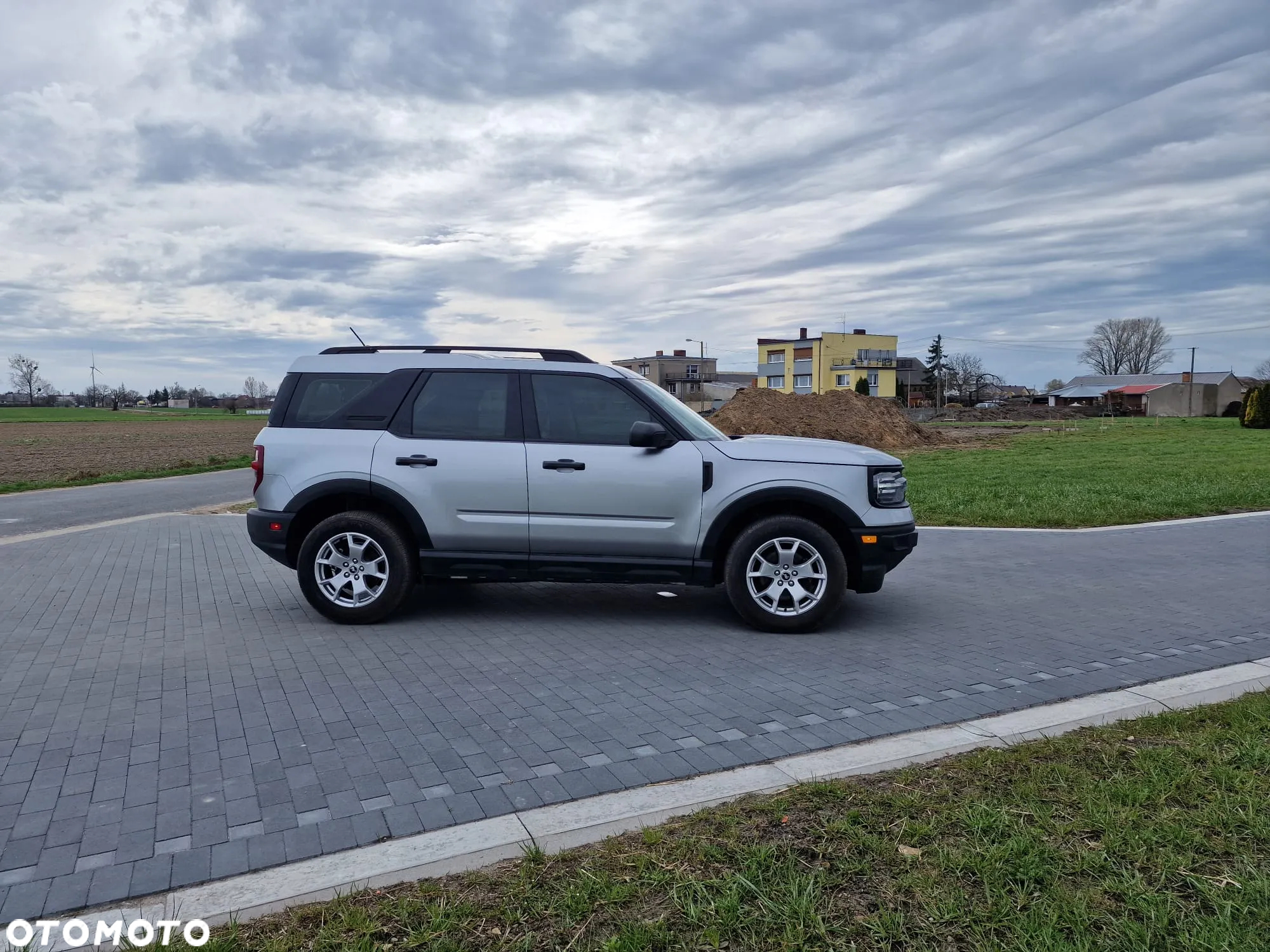 Ford Bronco - 12