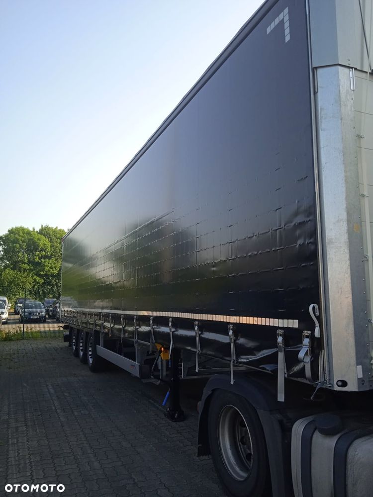 Schmitz Cargobull Schmitz Cargobull SCS MB Varios - koła 385/55 R22,5 - 8