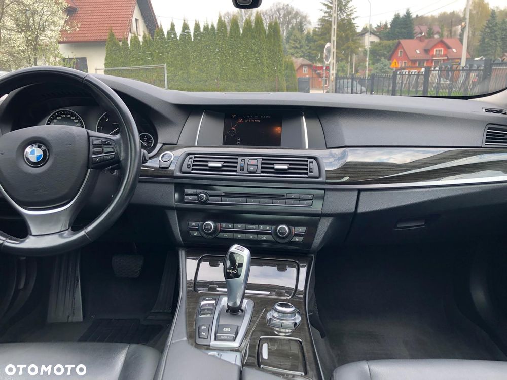 BMW Seria 5 520d xDrive - 16