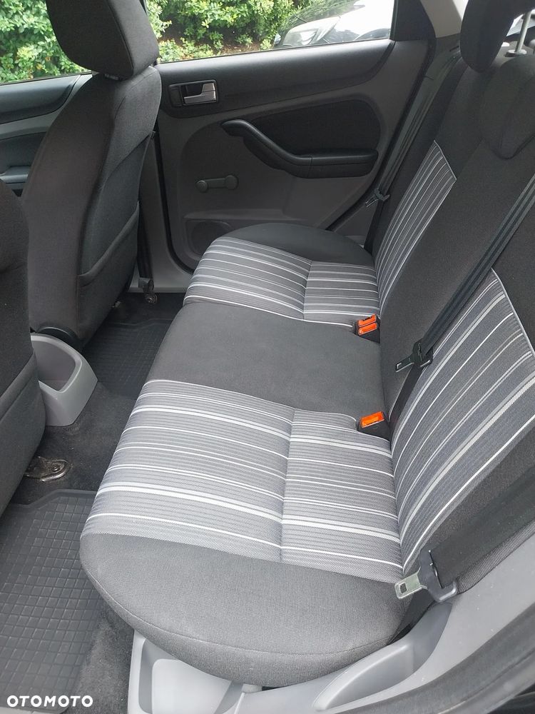 Ford Focus 1.6 Ambiente - 12