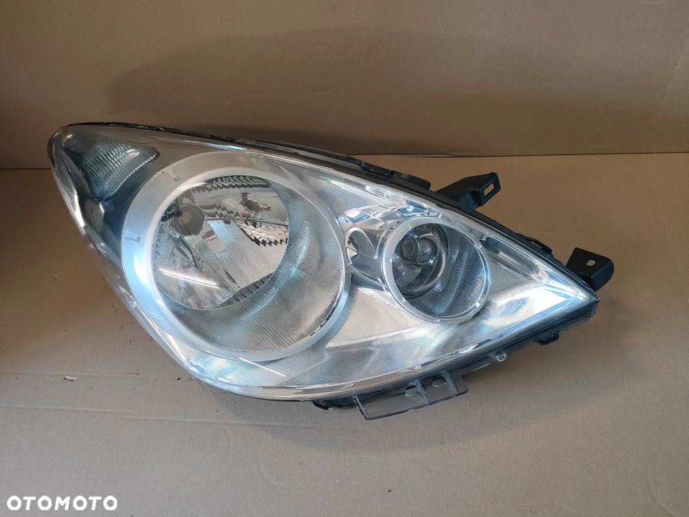 NISSAN NOTE I LIFT 10- LAMPA PRAWY PRZÓD ANGLIA UK - 4