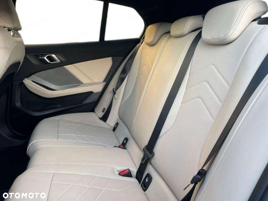 BMW Seria 1 120 mHEV - 10