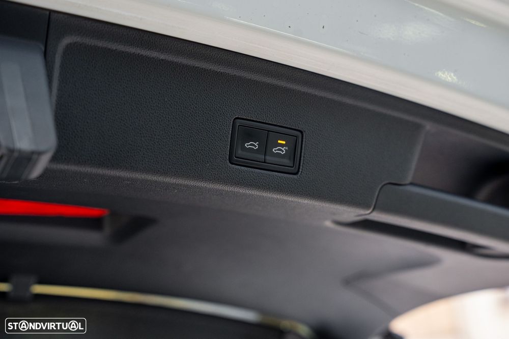 VW Touareg 3.0 TDI V6 Elegance Plus - 24
